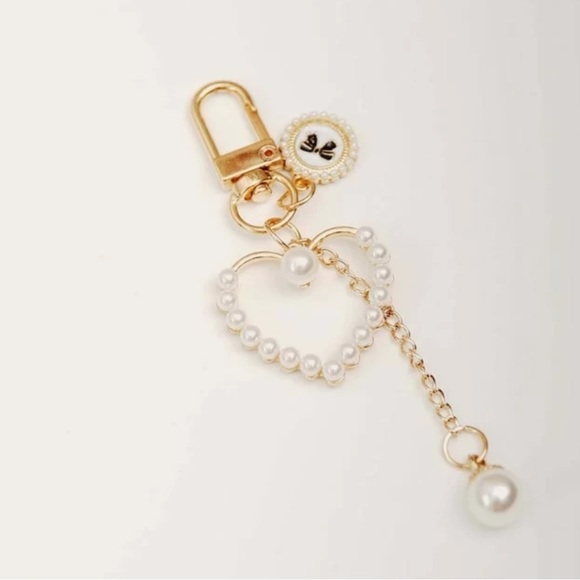 FAUX PEARL HEART BAG CHARM - Picture 2 of 3